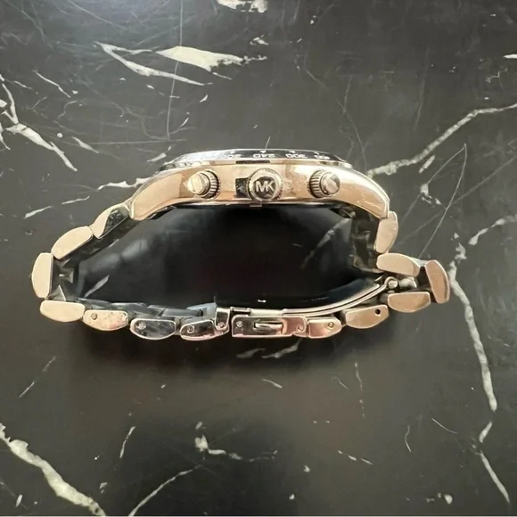 Michael Kors Layton Watch - Picture 8 of 9